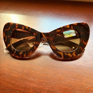 Retro Tortoise Mod Super Trendy Women's Fashion Cat Eye Sunglasses 100% UV